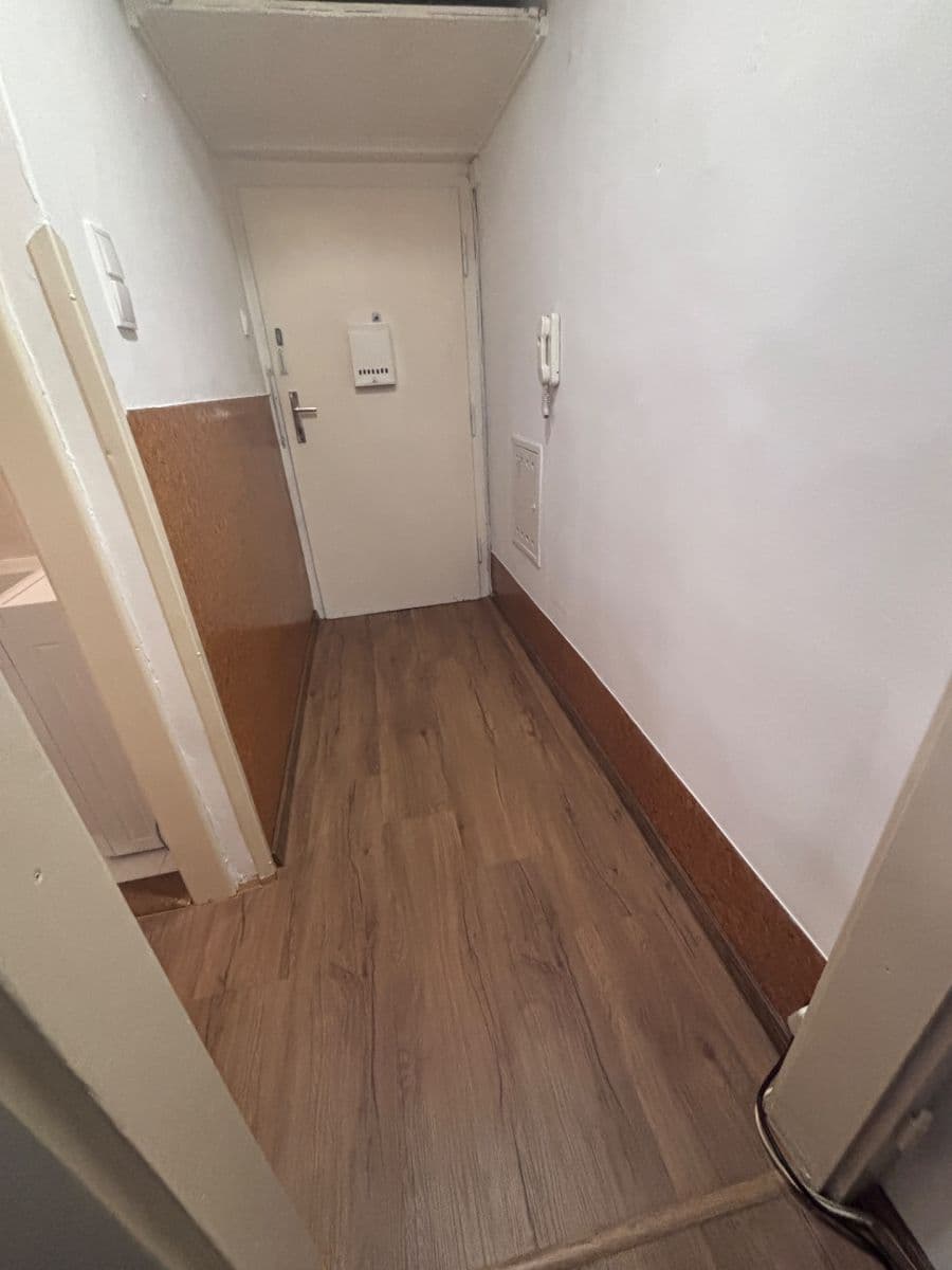 Pronájem bytu 1+1 43 m², Karpatská, Praha, Praha Pronájem bytu 1+1 43 m², Karpatská, Praha, Praha