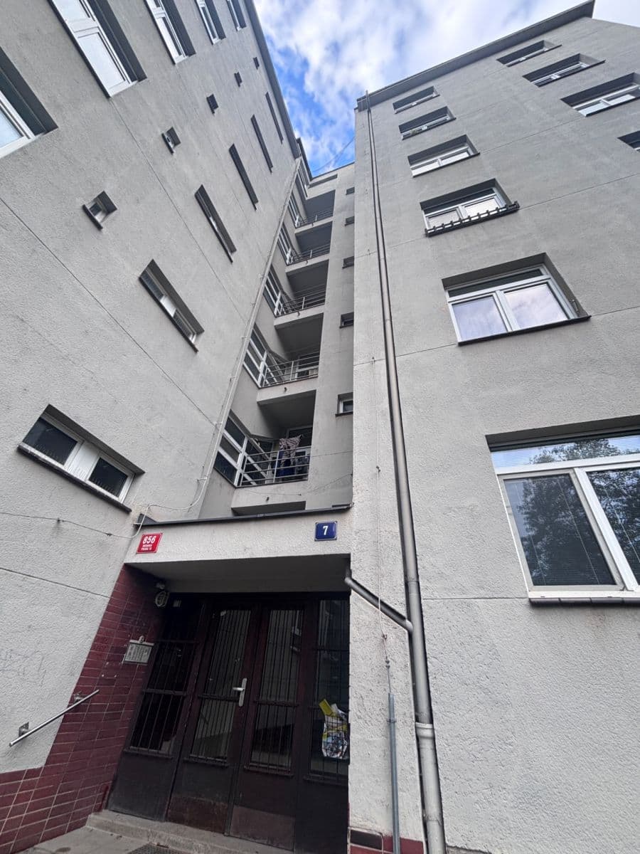 Pronájem bytu 1+1 43 m², Karpatská, Praha, Praha Pronájem bytu 1+1 43 m², Karpatská, Praha, Praha