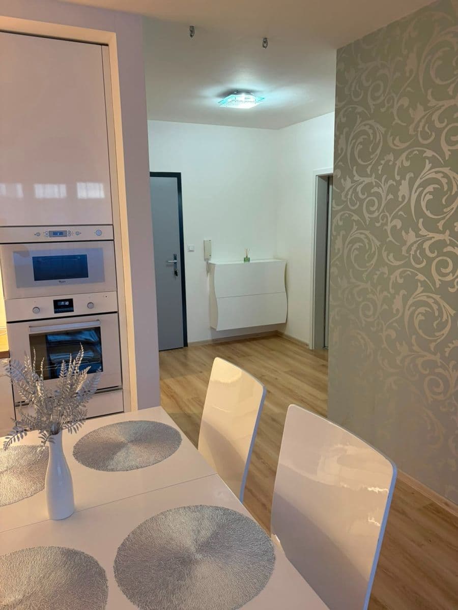 Pronájem bytu 2+1 54 m², Veterná, Trnava, Trnavský kraj Pronájem bytu 2+1 54 m², Veterná, Trnava, Trnavský kraj