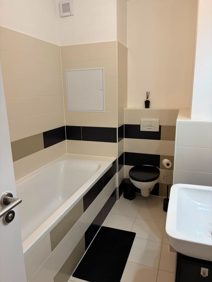 Pronájem bytu 2+1 54 m², Veterná, Trnava, Trnavský kraj Pronájem bytu 2+1 54 m², Veterná, Trnava, Trnavský kraj