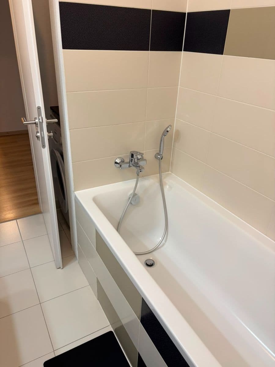 Pronájem bytu 2+1 54 m², Veterná, Trnava, Trnavský kraj Pronájem bytu 2+1 54 m², Veterná, Trnava, Trnavský kraj