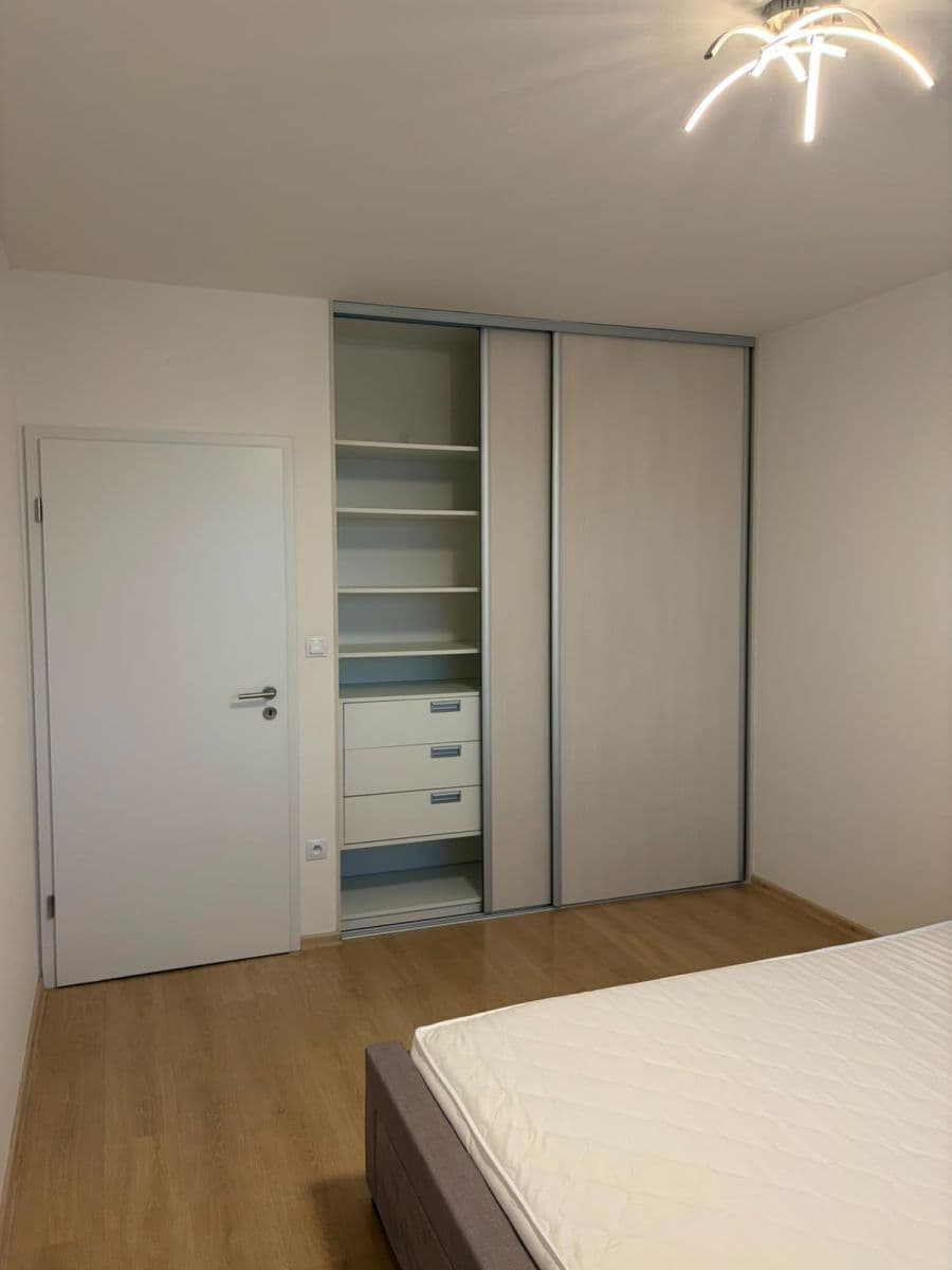 Pronájem bytu 2+1 54 m², Veterná, Trnava, Trnavský kraj Pronájem bytu 2+1 54 m², Veterná, Trnava, Trnavský kraj