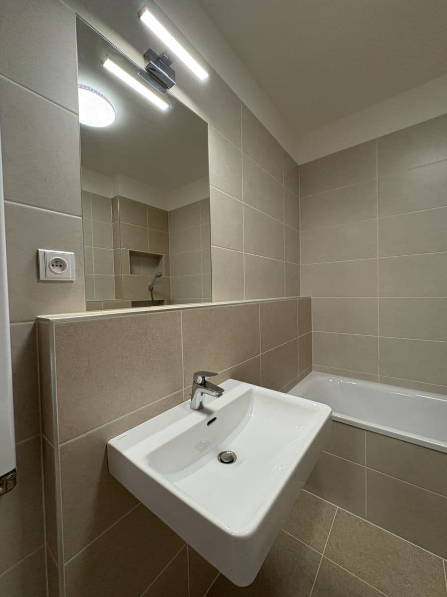 Pronájem bytu 2+kk 43 m², Čakovická, Praha, Praha Pronájem bytu 2+kk 43 m², Čakovická, Praha, Praha