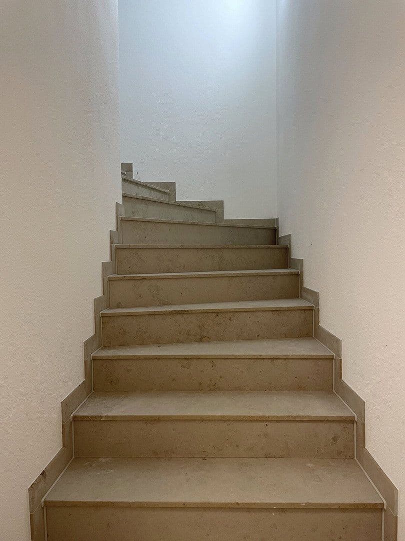 Pronájem bytu 3+1 74 m², Aldringenstraße 7, Ingolstadt, Bavorsko Pronájem bytu 3+1 74 m², Aldringenstraße 7, Ingolstadt, Bavorsko