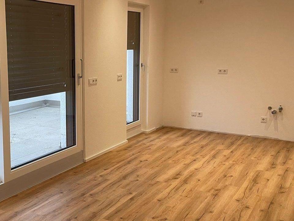 Pronájem bytu 3+1 74 m², Aldringenstraße 7, Ingolstadt, Bavorsko Pronájem bytu 3+1 74 m², Aldringenstraße 7, Ingolstadt, Bavorsko