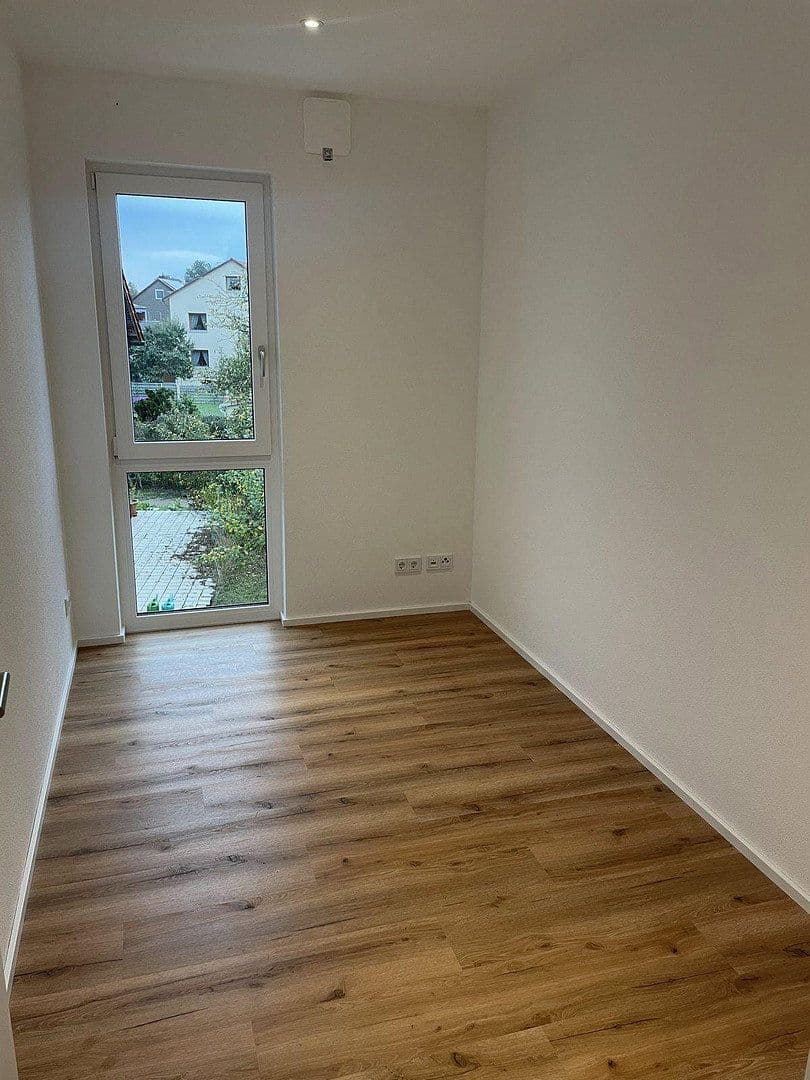 Pronájem bytu 3+1 74 m², Aldringenstraße 7, Ingolstadt, Bavorsko Pronájem bytu 3+1 74 m², Aldringenstraße 7, Ingolstadt, Bavorsko