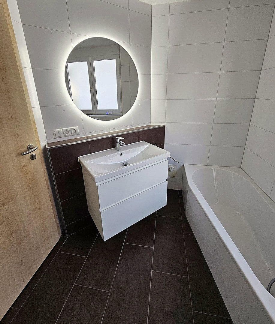 Pronájem domu 130 m², pozemek 190 m², Talstr. 21/6, Affalterbach, Bádensko-Württembersko Pronájem domu 130 m², pozemek 190 m², Talstr. 21/6, Affalterbach, Bádensko-Württembersko
