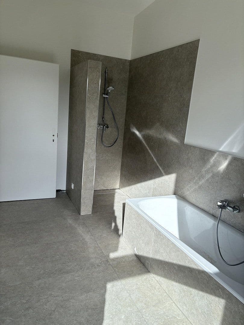 Pronájem domu 130 m², pozemek 345 m², Legden, Severní Porýní-Vestfálsko Pronájem domu 130 m², pozemek 345 m², Legden, Severní Porýní-Vestfálsko