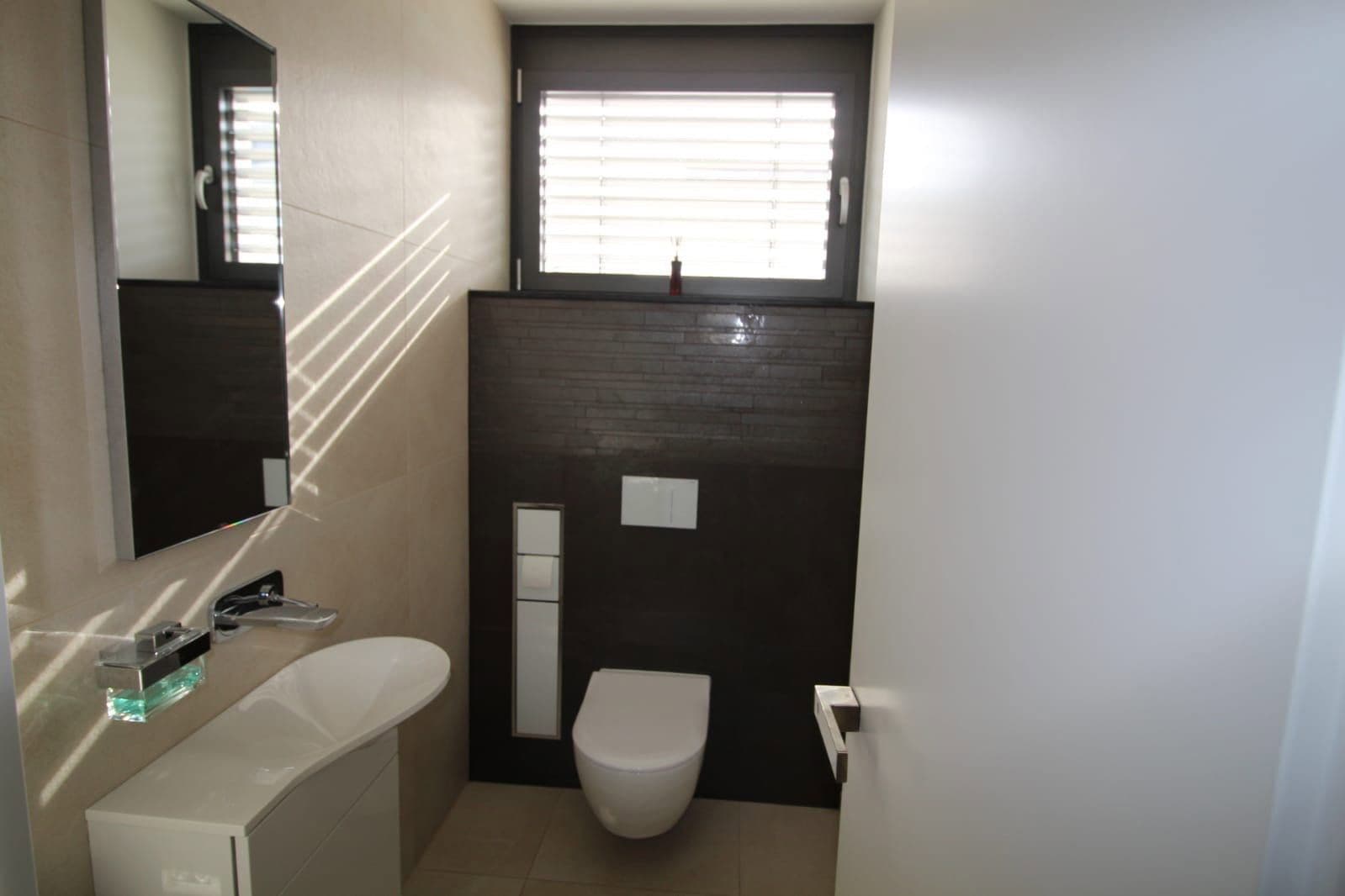 Prodej domu 279 m², pozemek 587 m², Sindelfingen, Bádensko-Württembersko Prodej domu 279 m², pozemek 587 m², Sindelfingen, Bádensko-Württembersko