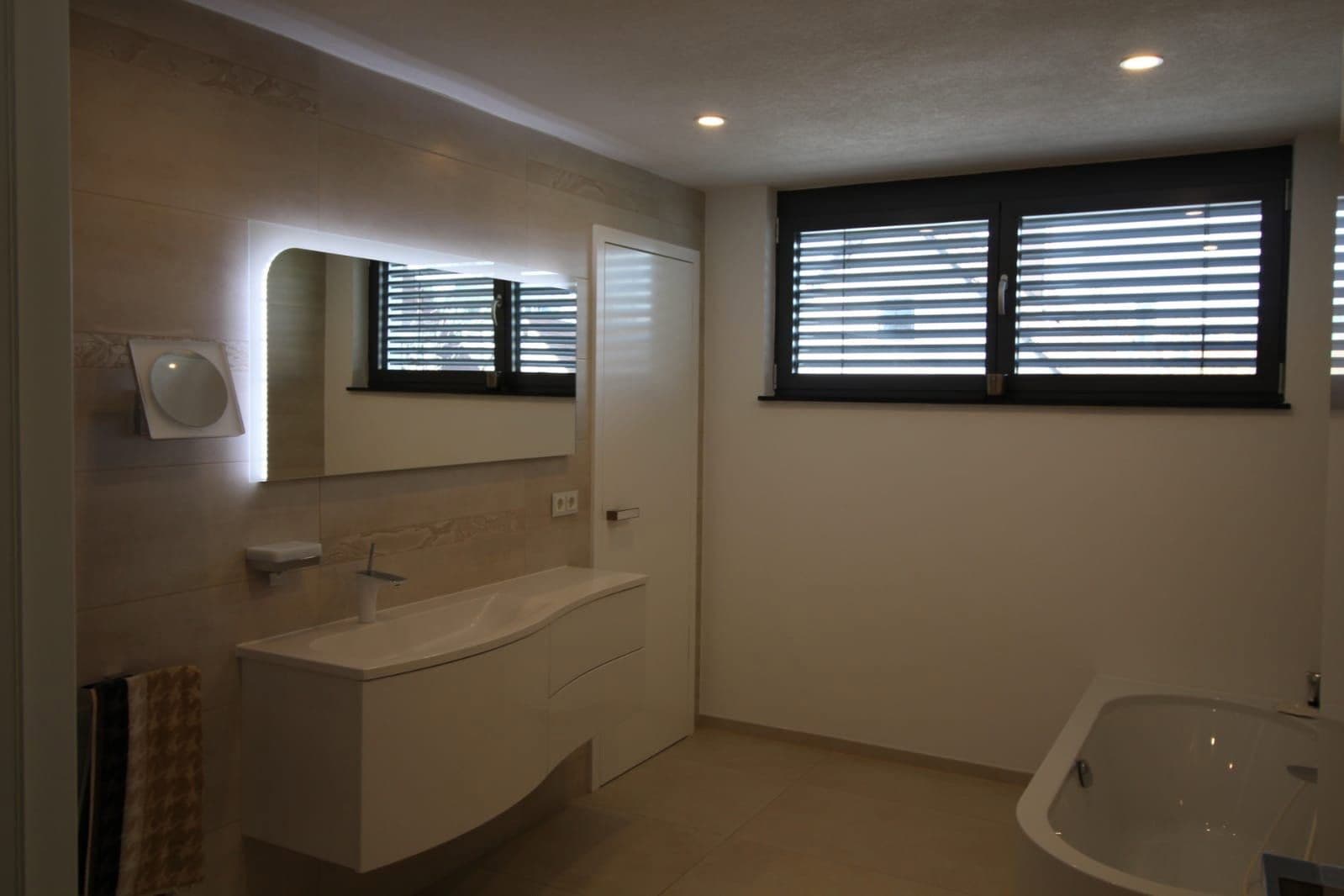 Prodej domu 279 m², pozemek 587 m², Sindelfingen, Bádensko-Württembersko Prodej domu 279 m², pozemek 587 m², Sindelfingen, Bádensko-Württembersko