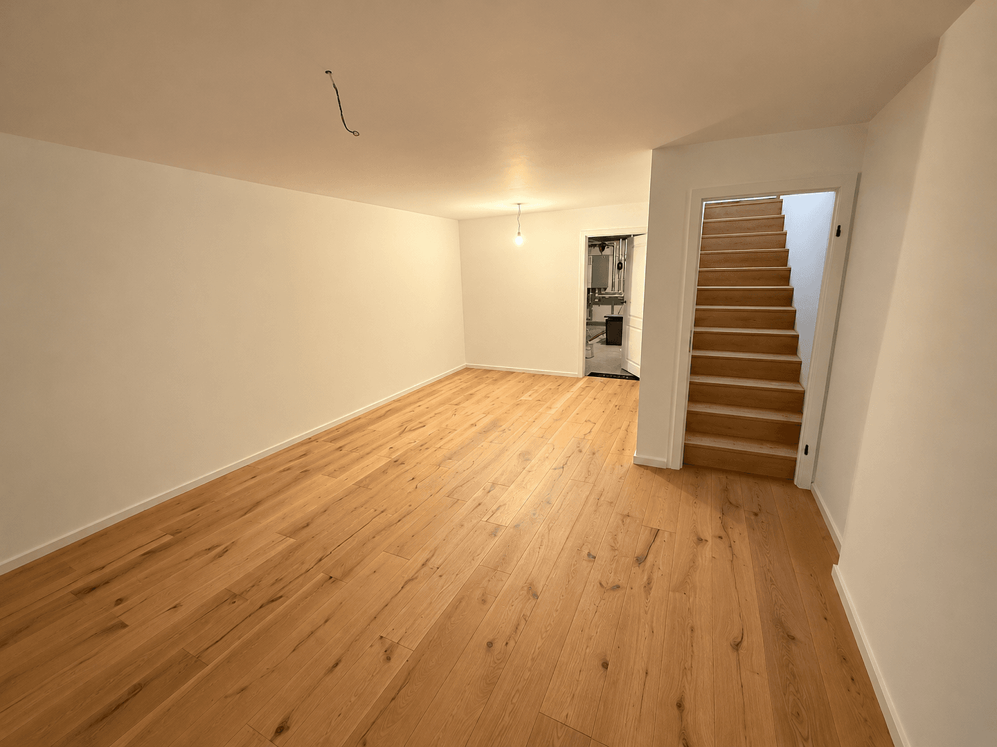 Pronájem domu 121 m², pozemek 212 m², Stuttgart, Bádensko-Württembersko Pronájem domu 121 m², pozemek 212 m², Stuttgart, Bádensko-Württembersko