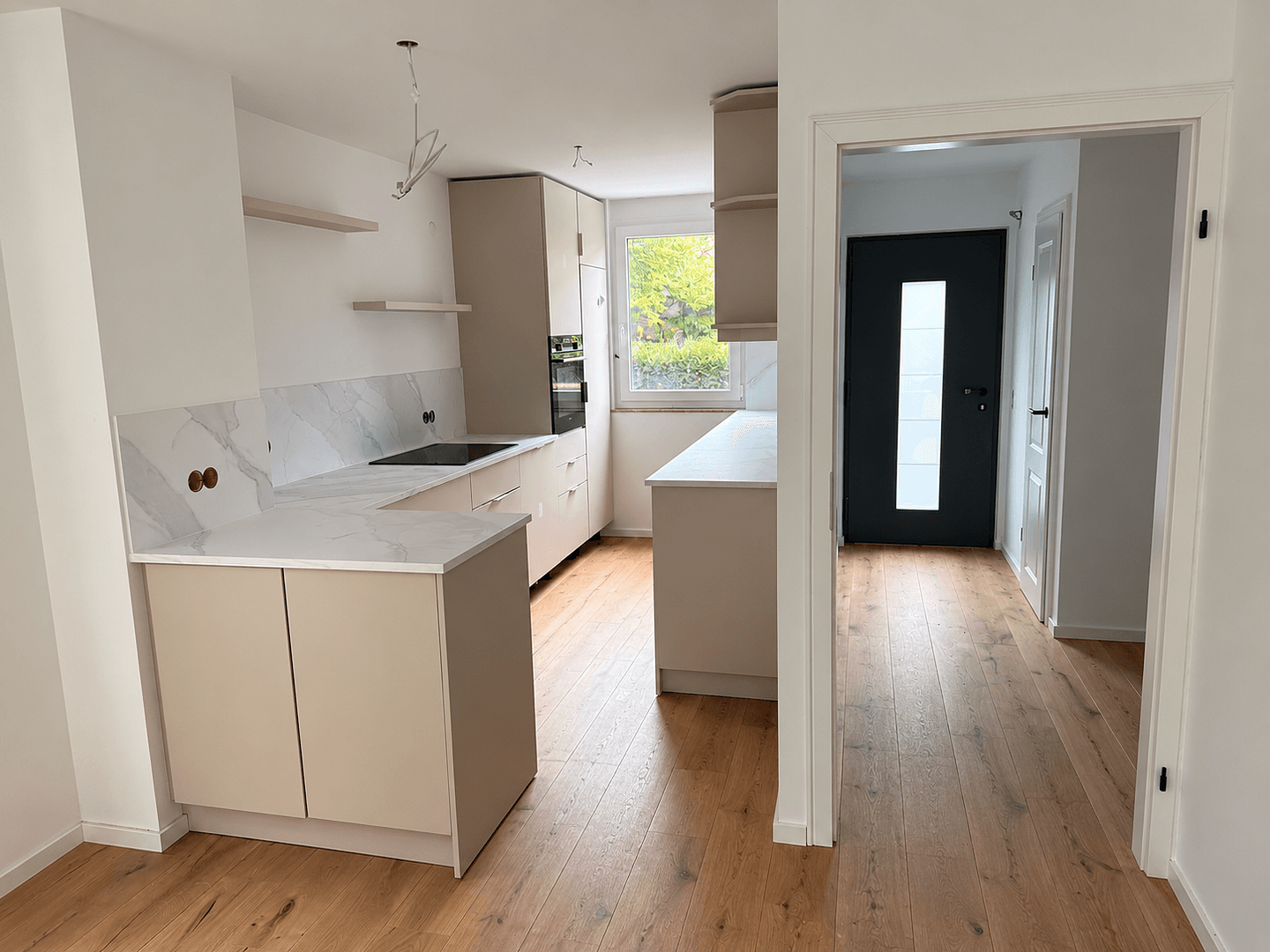 Pronájem domu 121 m², pozemek 212 m², Stuttgart, Bádensko-Württembersko Pronájem domu 121 m², pozemek 212 m², Stuttgart, Bádensko-Württembersko