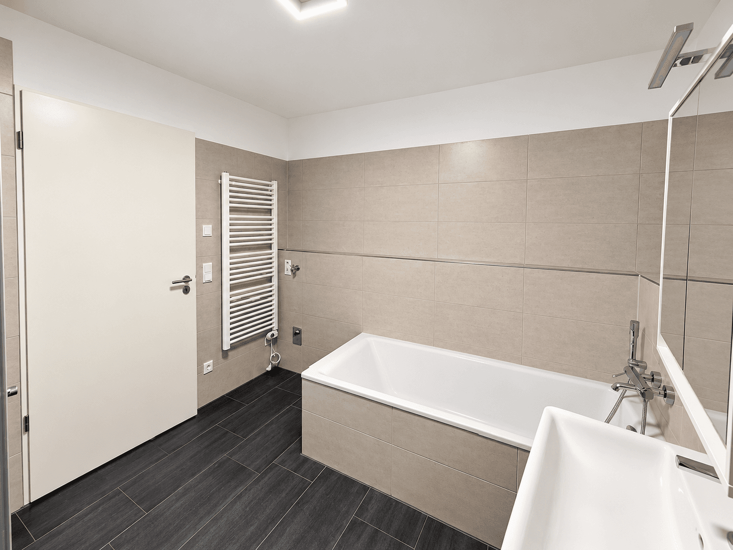 Pronájem bytu 3+1 107 m², Karl-Lederer-Platz 20, Geretsried, Bavorsko Pronájem bytu 3+1 107 m², Karl-Lederer-Platz 20, Geretsried, Bavorsko