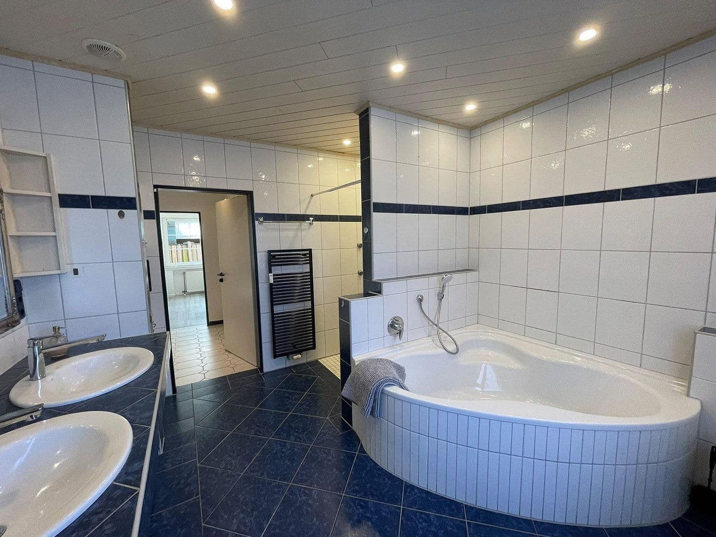 Prodej domu 238 m², pozemek 666 m², Bad Zwischenahn, Dolní Sasko Prodej domu 238 m², pozemek 666 m², Bad Zwischenahn, Dolní Sasko