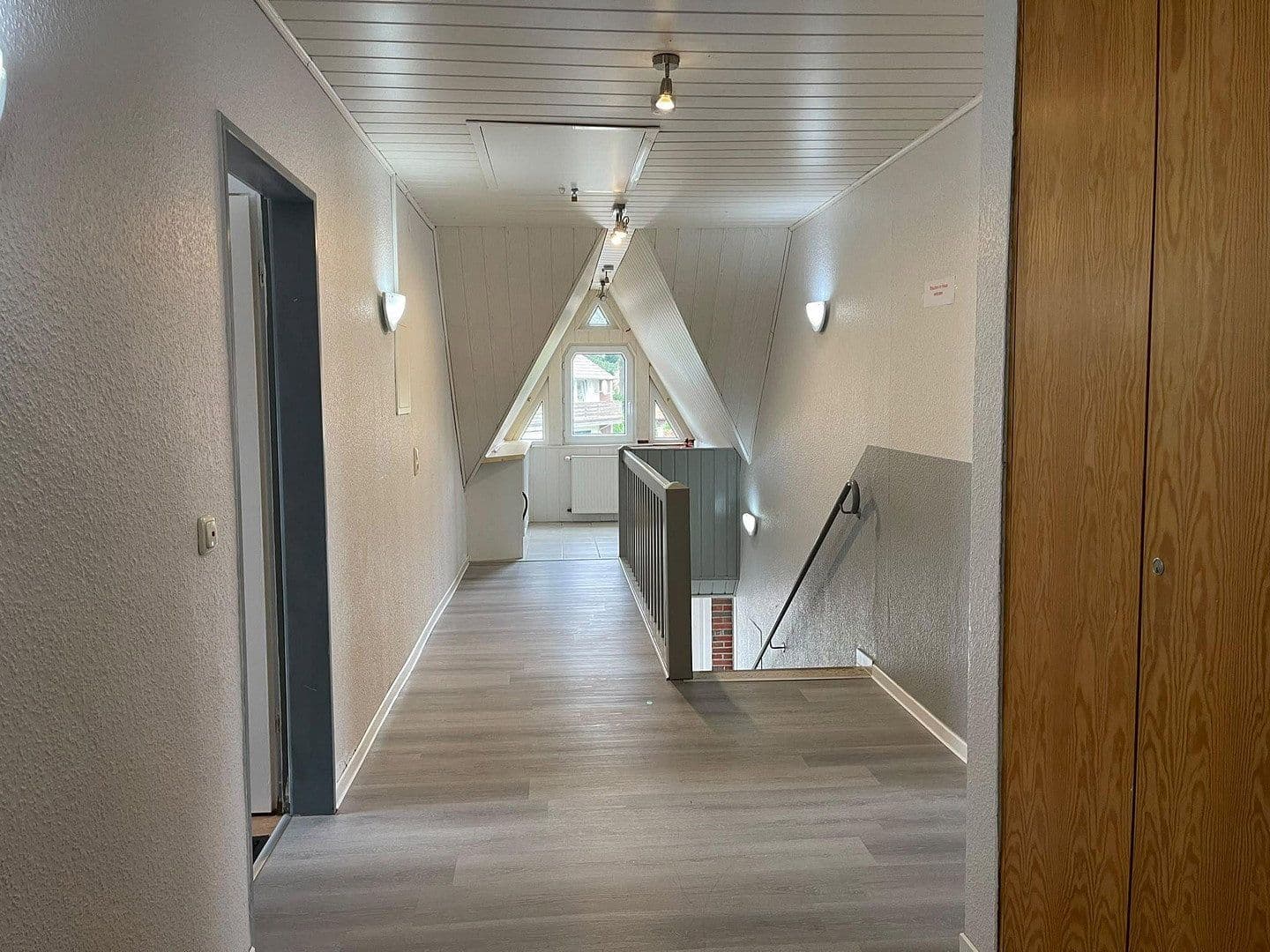 Prodej domu 238 m², pozemek 666 m², Bad Zwischenahn, Dolní Sasko Prodej domu 238 m², pozemek 666 m², Bad Zwischenahn, Dolní Sasko