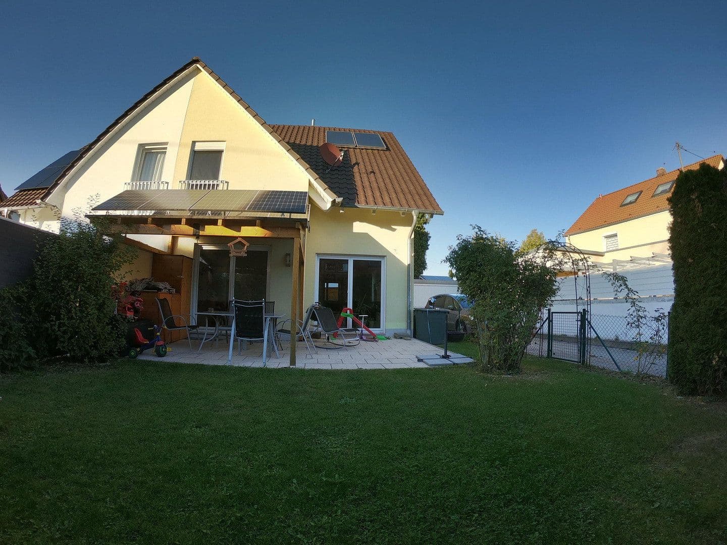 Prodej domu 136 m², pozemek 281 m², Königsbrunn, Bavorsko Prodej domu 136 m², pozemek 281 m², Königsbrunn, Bavorsko