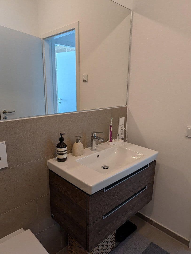 Pronájem bytu 2+1 56 m², Fritz-Riedel-Straße 16, Berlin, Berlín Pronájem bytu 2+1 56 m², Fritz-Riedel-Straße 16, Berlin, Berlín