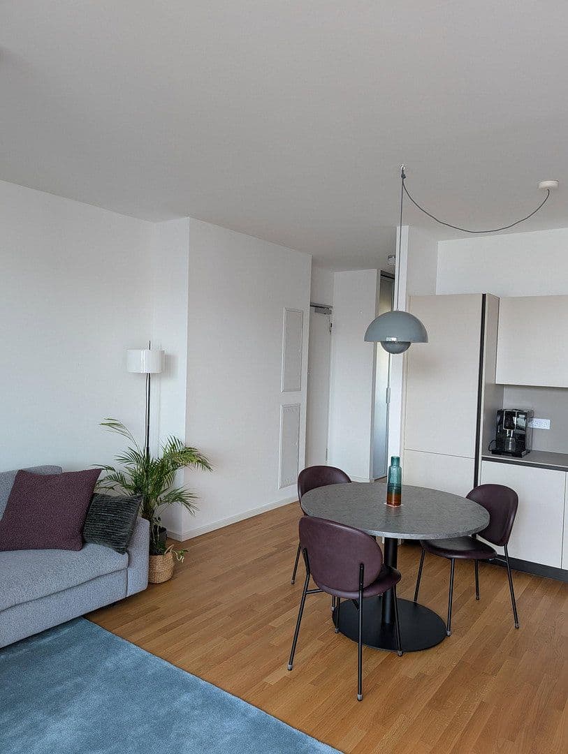 Pronájem bytu 2+1 56 m², Fritz-Riedel-Straße 16, Berlin, Berlín Pronájem bytu 2+1 56 m², Fritz-Riedel-Straße 16, Berlin, Berlín