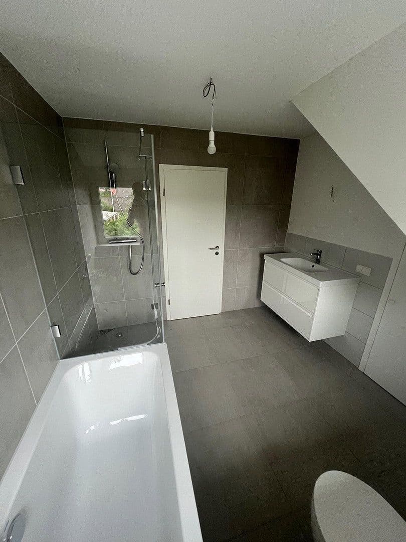 Pronájem domu 132 m², pozemek 600 m², Breslauer Str. 10, Scheden, Dolní Sasko Pronájem domu 132 m², pozemek 600 m², Breslauer Str. 10, Scheden, Dolní Sasko