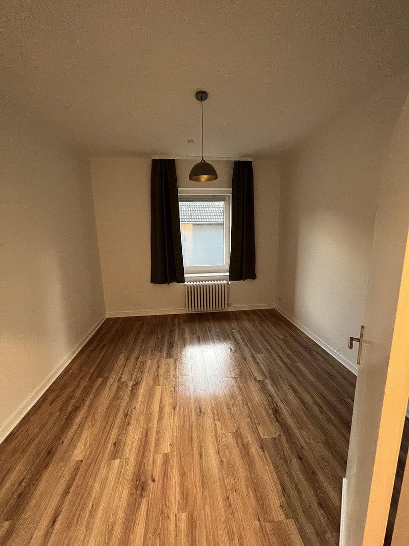 Pronájem bytu 3+1 81 m², Wormser Strasse 11, Wuppertal, Severní Porýní-Vestfálsko Pronájem bytu 3+1 81 m², Wormser Strasse 11, Wuppertal, Severní Porýní-Vestfálsko
