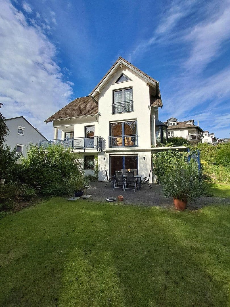 Prodej domu 158 m², pozemek 846 m², Lohmar, Severní Porýní-Vestfálsko Prodej domu 158 m², pozemek 846 m², Lohmar, Severní Porýní-Vestfálsko