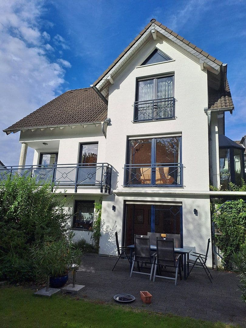 Prodej domu 158 m², pozemek 846 m², Lohmar, Severní Porýní-Vestfálsko Prodej domu 158 m², pozemek 846 m², Lohmar, Severní Porýní-Vestfálsko