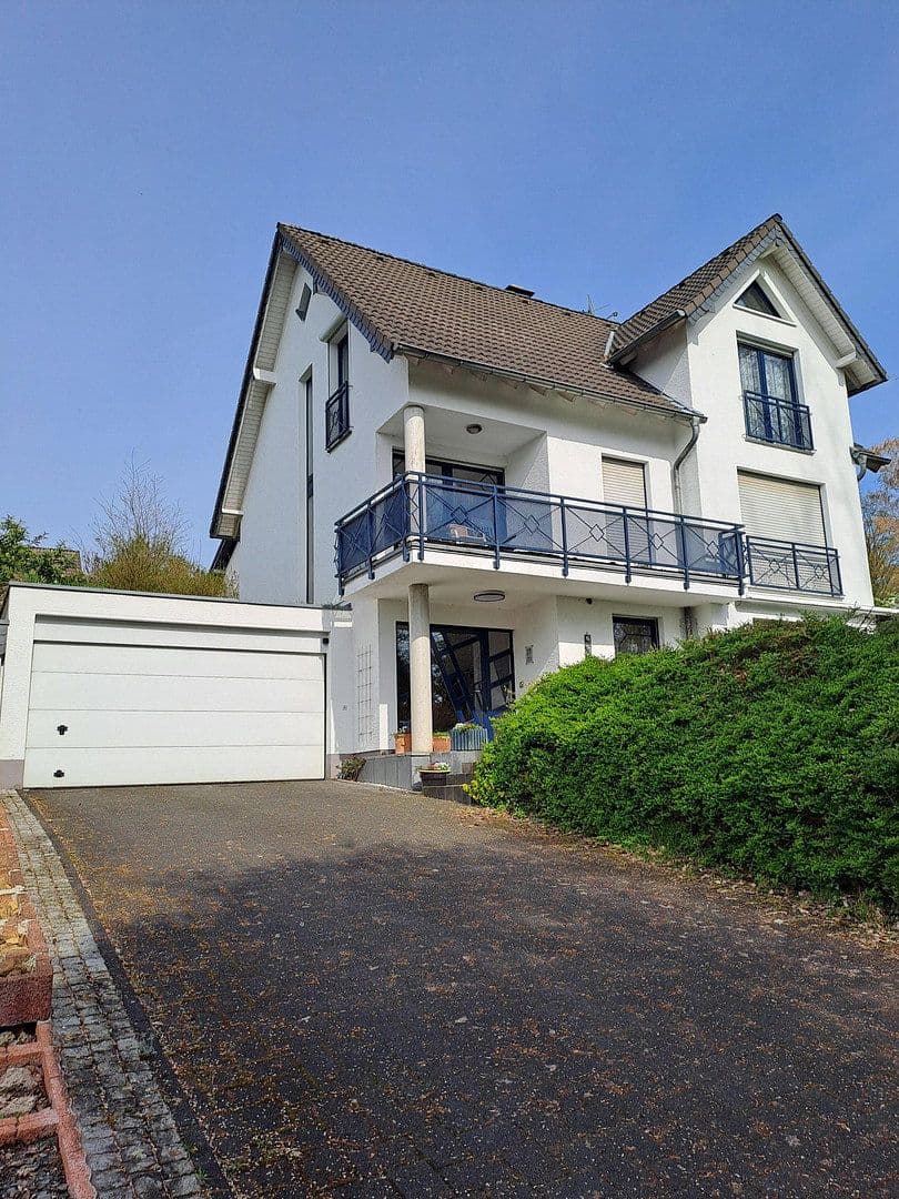 Prodej domu 158 m², pozemek 846 m², Lohmar, Severní Porýní-Vestfálsko Prodej domu 158 m², pozemek 846 m², Lohmar, Severní Porýní-Vestfálsko