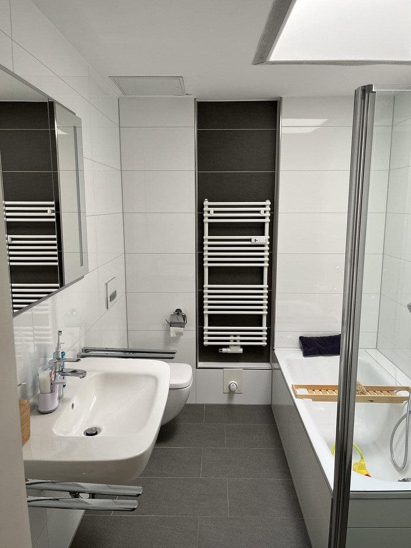 Pronájem bytu 6+1 216 m², Siegen, Severní Porýní-Vestfálsko Pronájem bytu 6+1 216 m², Siegen, Severní Porýní-Vestfálsko
