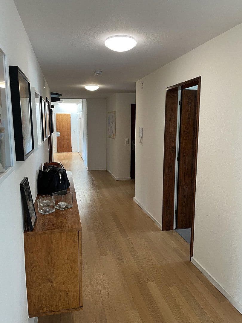 Pronájem bytu 6+1 216 m², Siegen, Severní Porýní-Vestfálsko Pronájem bytu 6+1 216 m², Siegen, Severní Porýní-Vestfálsko
