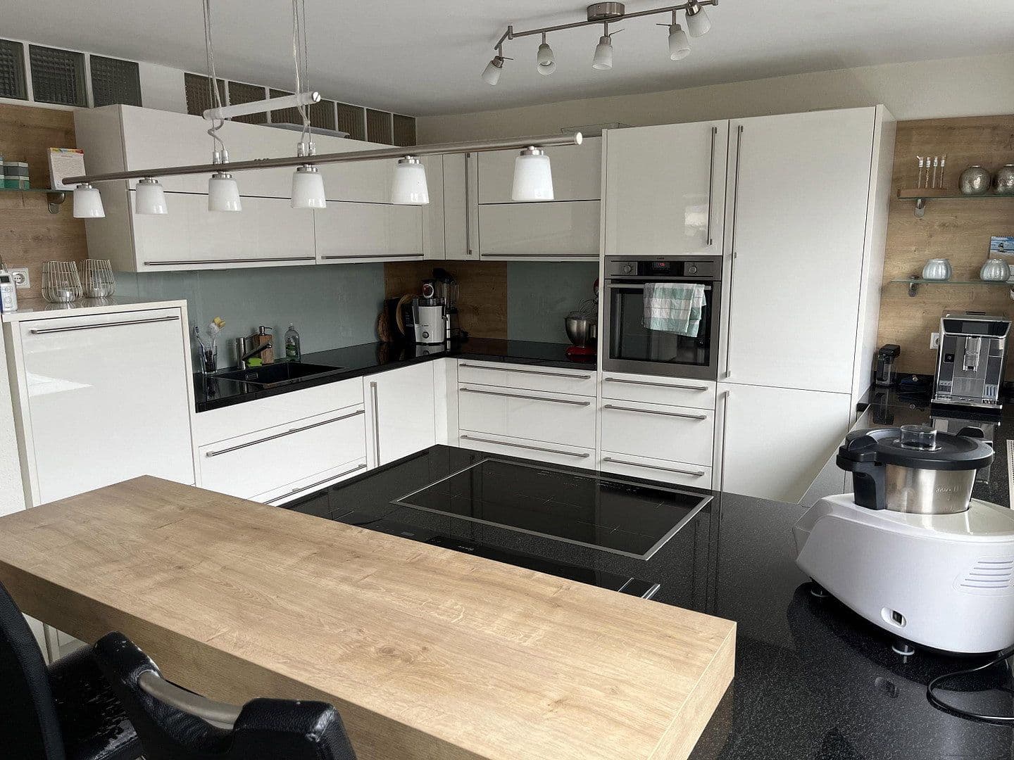 Pronájem bytu 6+1 216 m², Siegen, Severní Porýní-Vestfálsko Pronájem bytu 6+1 216 m², Siegen, Severní Porýní-Vestfálsko