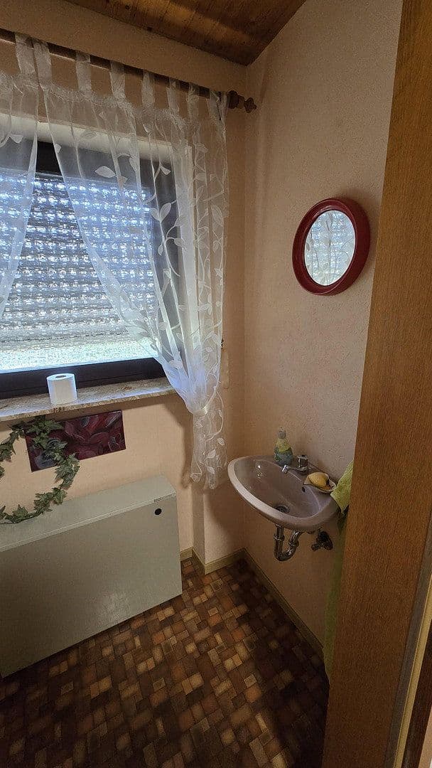 Prodej domu 230 m², pozemek 973 m², Dellfeld, Porýní-Falc Prodej domu 230 m², pozemek 973 m², Dellfeld, Porýní-Falc