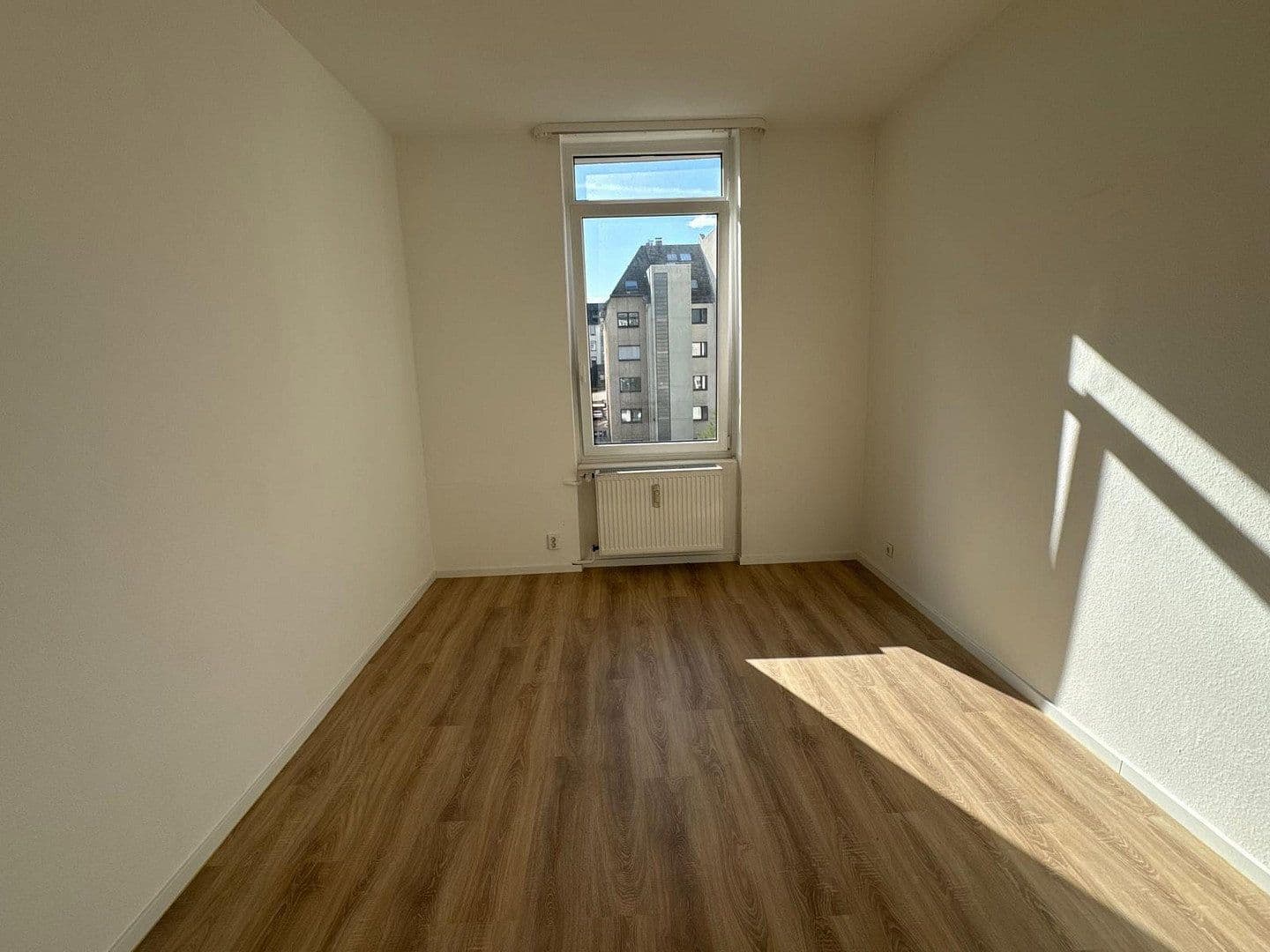Pronájem bytu 3+1 63 m², Frankfurt, Hessen Pronájem bytu 3+1 63 m², Frankfurt, Hessen