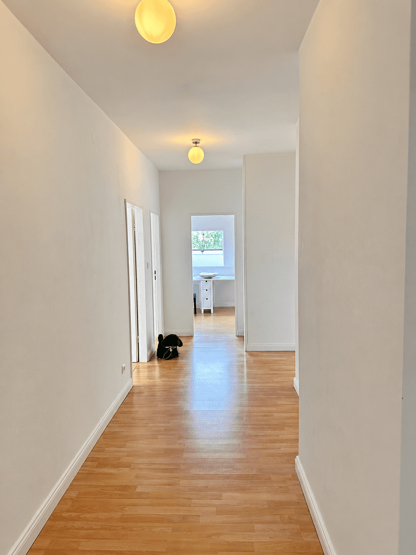 Prodej bytu 4+1 105 m², Berlin, Berlín Prodej bytu 4+1 105 m², Berlin, Berlín