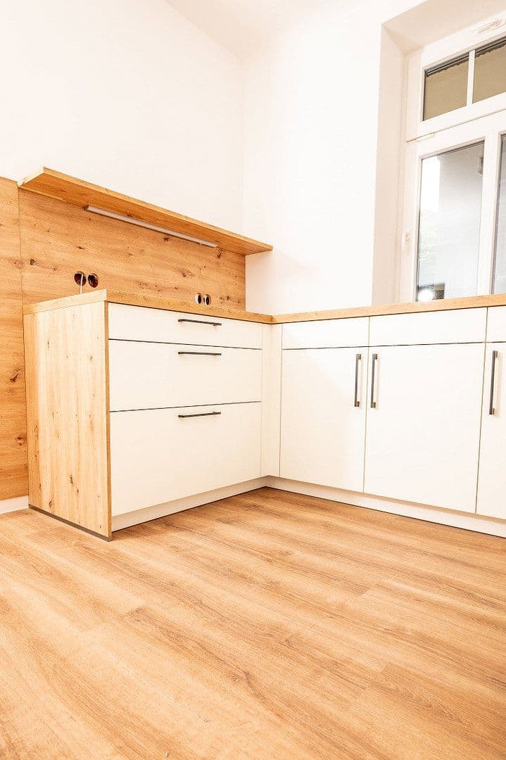 Pronájem bytu 3+1 80 m², Roeseplatz 1, Eisenach, Durynsko Pronájem bytu 3+1 80 m², Roeseplatz 1, Eisenach, Durynsko