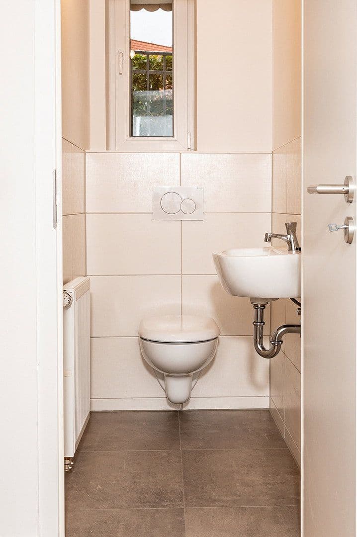 Pronájem bytu 3+1 80 m², Roeseplatz 1, Eisenach, Durynsko Pronájem bytu 3+1 80 m², Roeseplatz 1, Eisenach, Durynsko