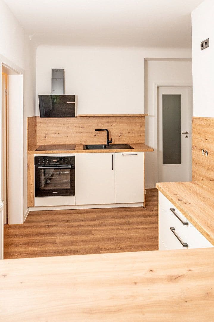 Pronájem bytu 3+1 80 m², Roeseplatz 1, Eisenach, Durynsko Pronájem bytu 3+1 80 m², Roeseplatz 1, Eisenach, Durynsko