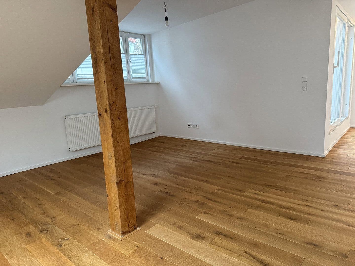 Pronájem domu 120 m², pozemek 200 m², Frankfurt, Hessen Pronájem domu 120 m², pozemek 200 m², Frankfurt, Hessen