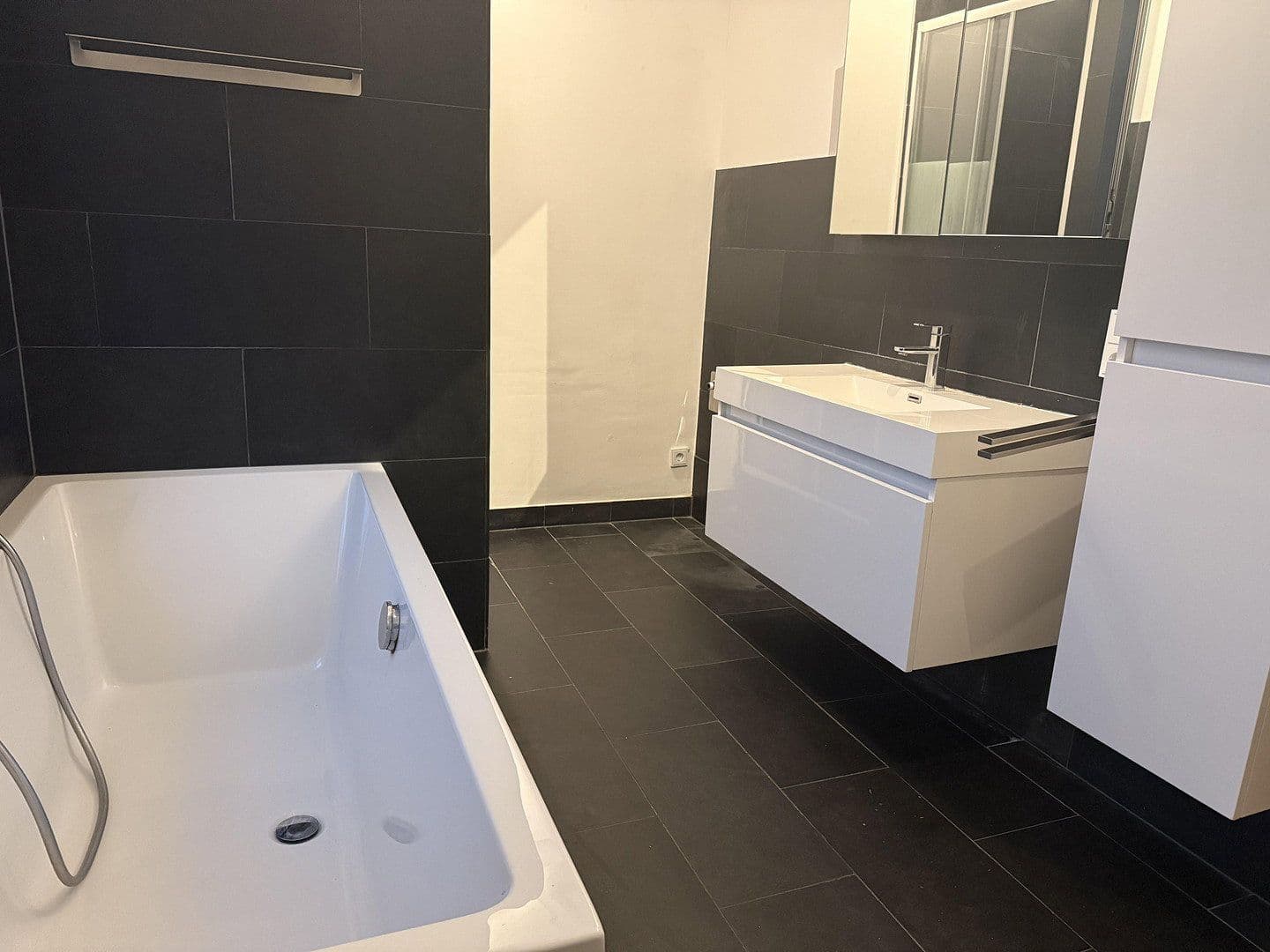Pronájem domu 120 m², pozemek 200 m², Frankfurt, Hessen Pronájem domu 120 m², pozemek 200 m², Frankfurt, Hessen