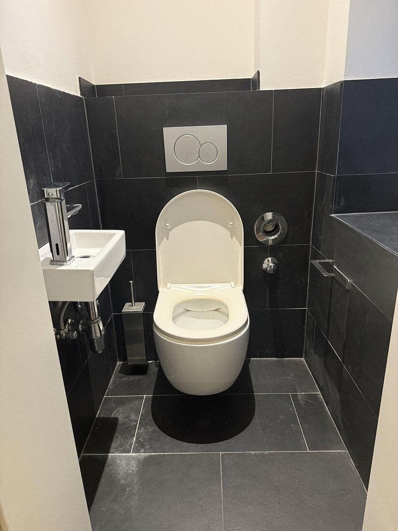 Pronájem domu 120 m², pozemek 200 m², Frankfurt, Hessen Pronájem domu 120 m², pozemek 200 m², Frankfurt, Hessen