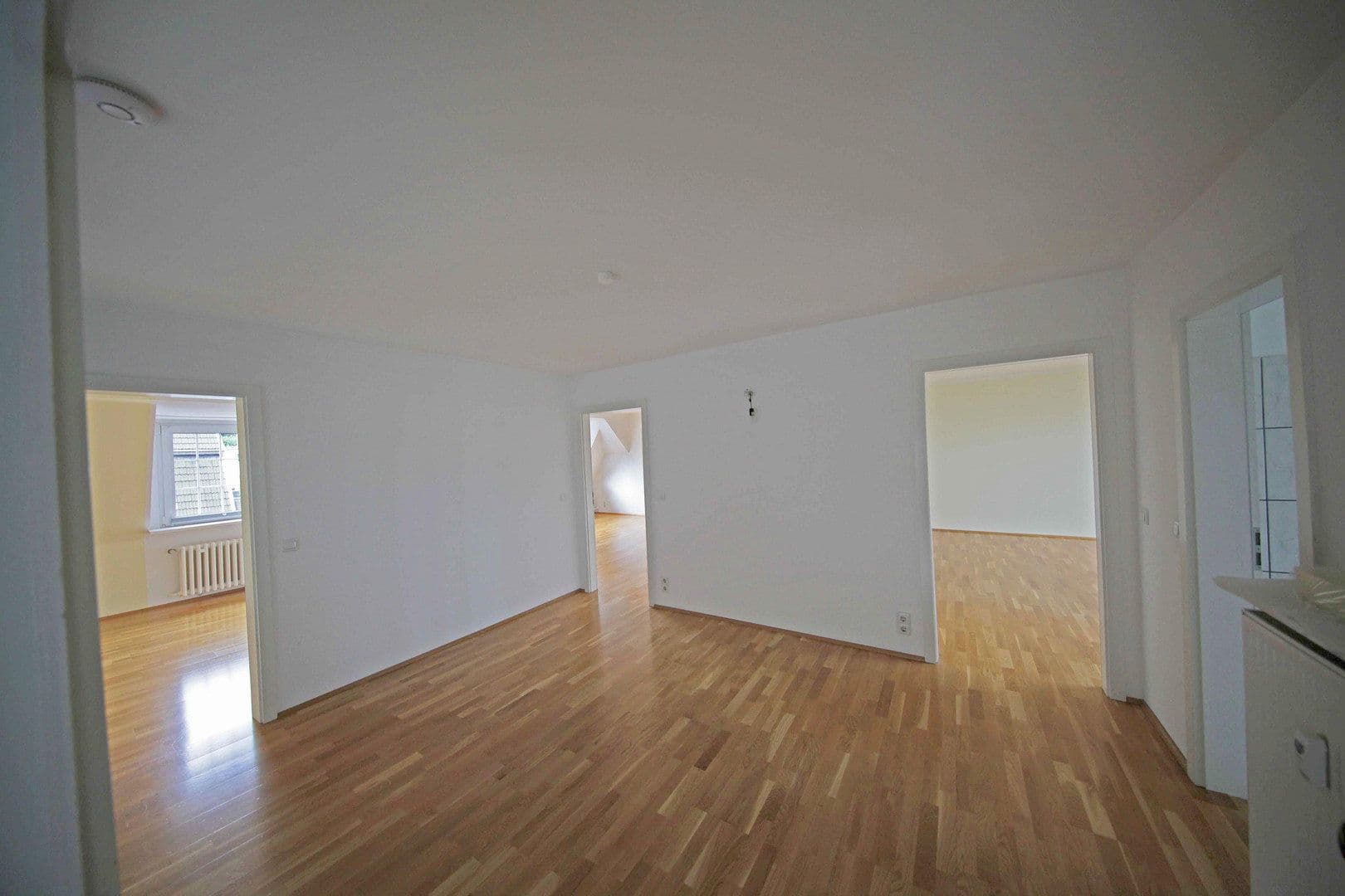 Pronájem bytu 3+1 105 m², Wuppertal, Severní Porýní-Vestfálsko Pronájem bytu 3+1 105 m², Wuppertal, Severní Porýní-Vestfálsko