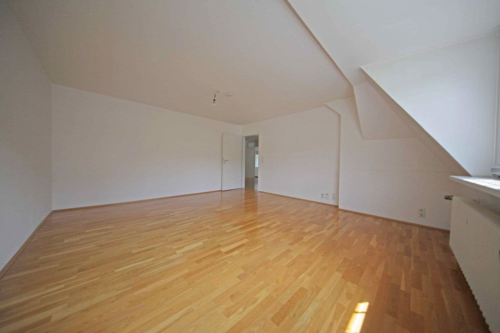Pronájem bytu 3+1 105 m², Wuppertal, Severní Porýní-Vestfálsko Pronájem bytu 3+1 105 m², Wuppertal, Severní Porýní-Vestfálsko