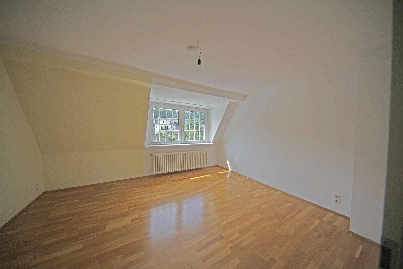 Pronájem bytu 3+1 105 m², Wuppertal, Severní Porýní-Vestfálsko Pronájem bytu 3+1 105 m², Wuppertal, Severní Porýní-Vestfálsko