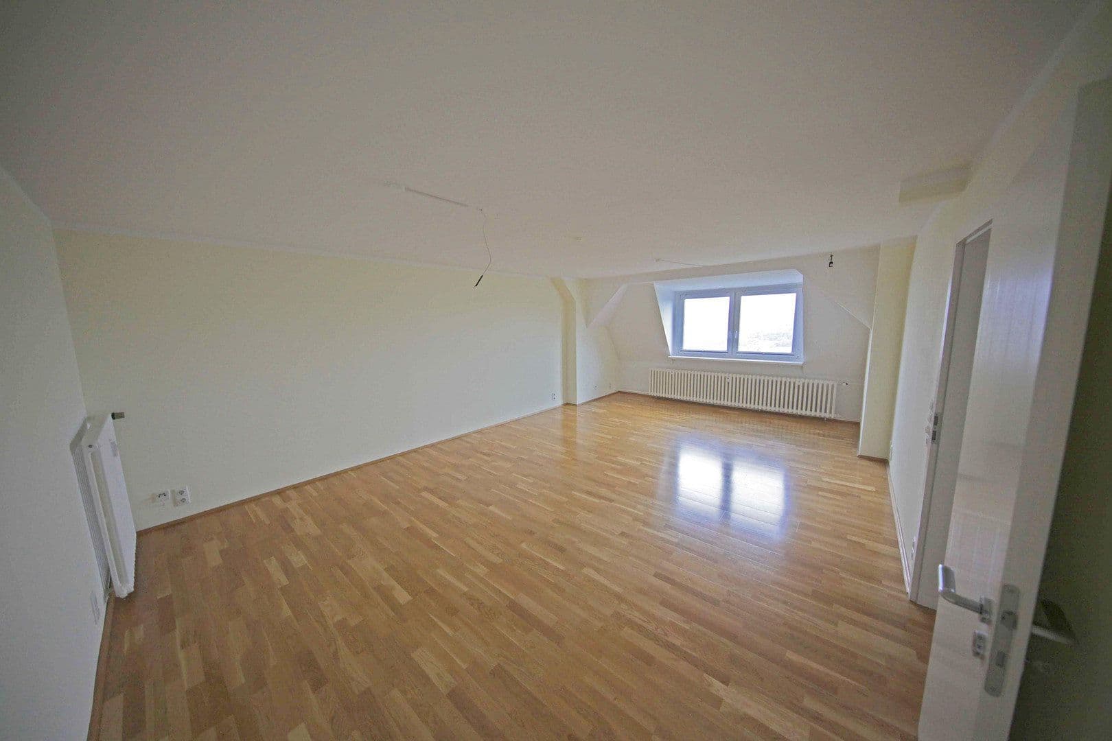 Pronájem bytu 3+1 105 m², Wuppertal, Severní Porýní-Vestfálsko Pronájem bytu 3+1 105 m², Wuppertal, Severní Porýní-Vestfálsko