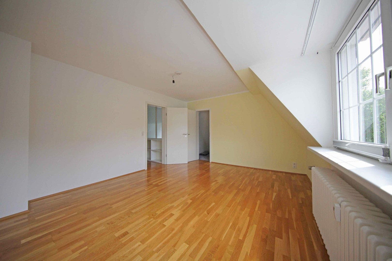 Pronájem bytu 3+1 105 m², Wuppertal, Severní Porýní-Vestfálsko Pronájem bytu 3+1 105 m², Wuppertal, Severní Porýní-Vestfálsko
