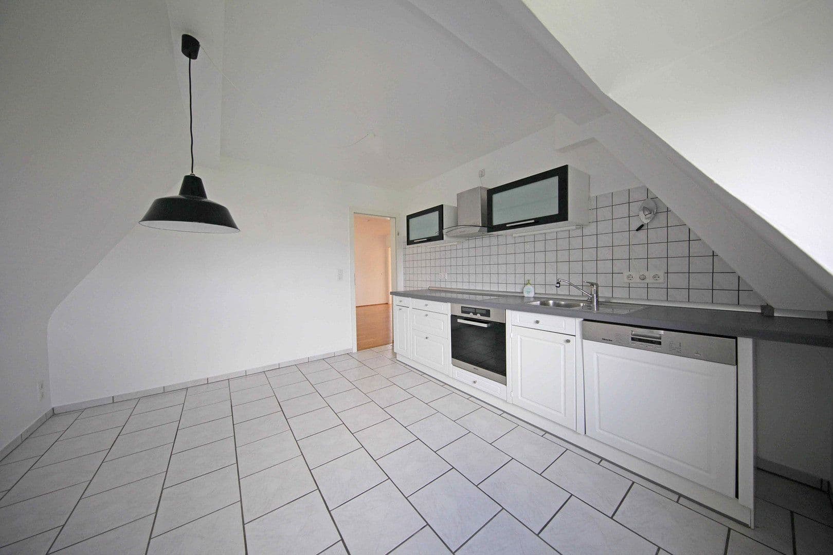 Pronájem bytu 3+1 105 m², Wuppertal, Severní Porýní-Vestfálsko Pronájem bytu 3+1 105 m², Wuppertal, Severní Porýní-Vestfálsko