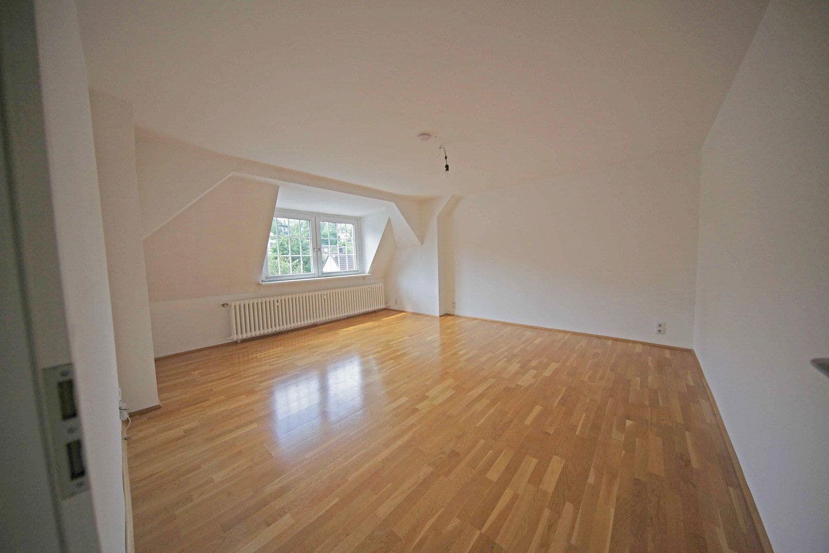 Pronájem bytu 3+1 105 m², Wuppertal, Severní Porýní-Vestfálsko Pronájem bytu 3+1 105 m², Wuppertal, Severní Porýní-Vestfálsko