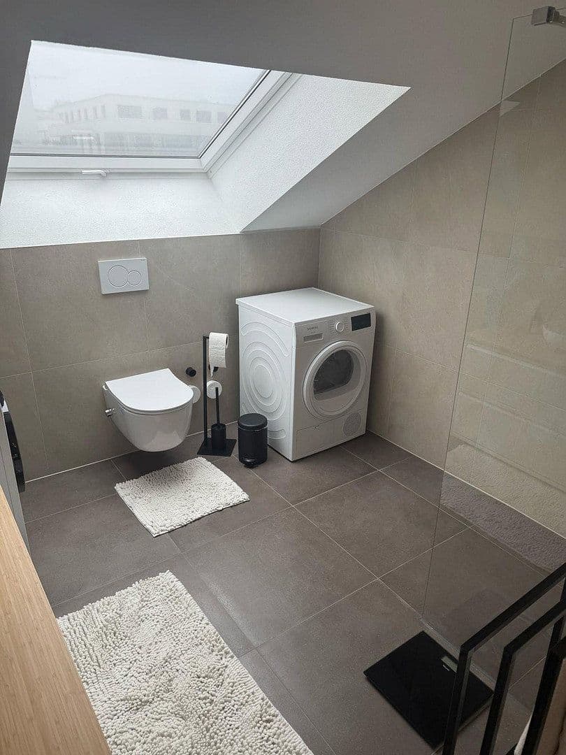 Pronájem bytu 2+1 65 m², Leinstr. 10, Korntal-Münchingen, Bádensko-Württembersko Pronájem bytu 2+1 65 m², Leinstr. 10, Korntal-Münchingen, Bádensko-Württembersko