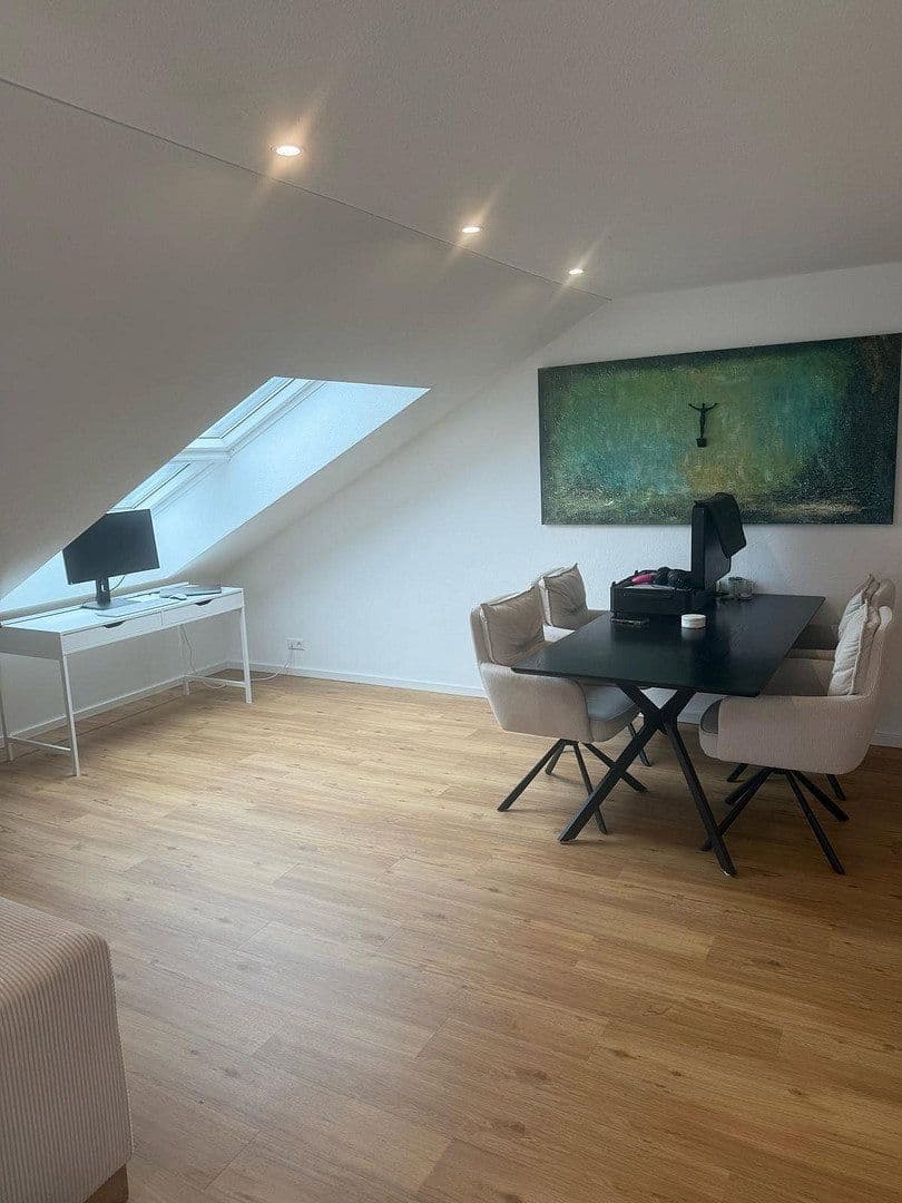 Pronájem bytu 2+1 65 m², Leinstr. 10, Korntal-Münchingen, Bádensko-Württembersko Pronájem bytu 2+1 65 m², Leinstr. 10, Korntal-Münchingen, Bádensko-Württembersko