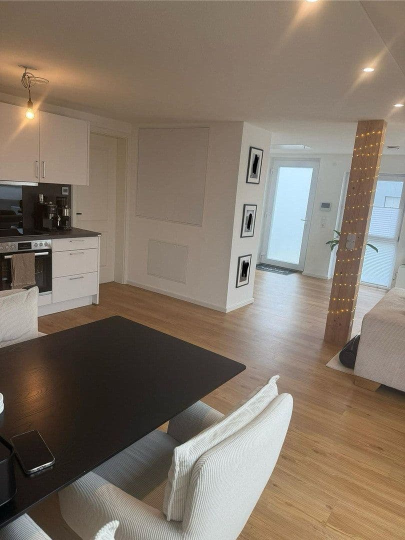 Pronájem bytu 2+1 65 m², Leinstr. 10, Korntal-Münchingen, Bádensko-Württembersko Pronájem bytu 2+1 65 m², Leinstr. 10, Korntal-Münchingen, Bádensko-Württembersko