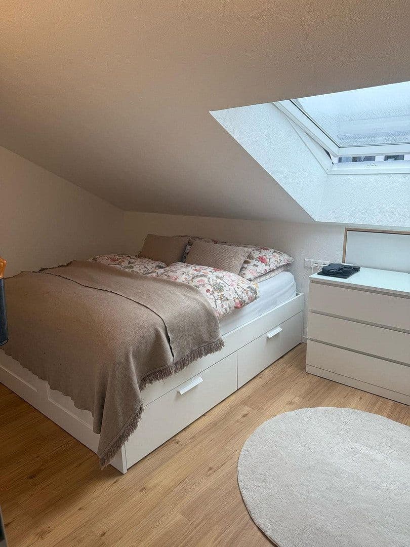 Pronájem bytu 2+1 65 m², Leinstr. 10, Korntal-Münchingen, Bádensko-Württembersko Pronájem bytu 2+1 65 m², Leinstr. 10, Korntal-Münchingen, Bádensko-Württembersko